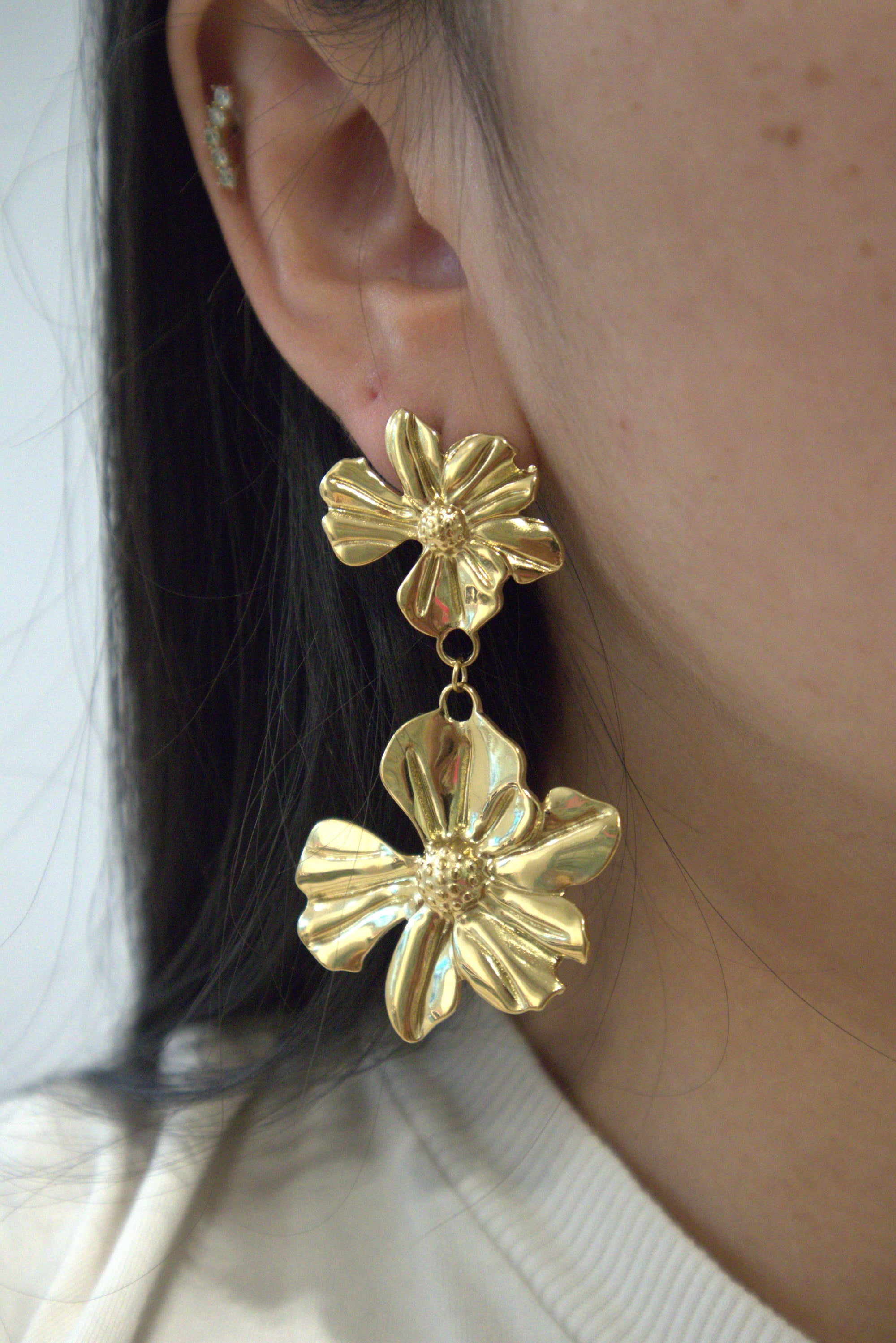 PENDIENTES FLORAL ACERO