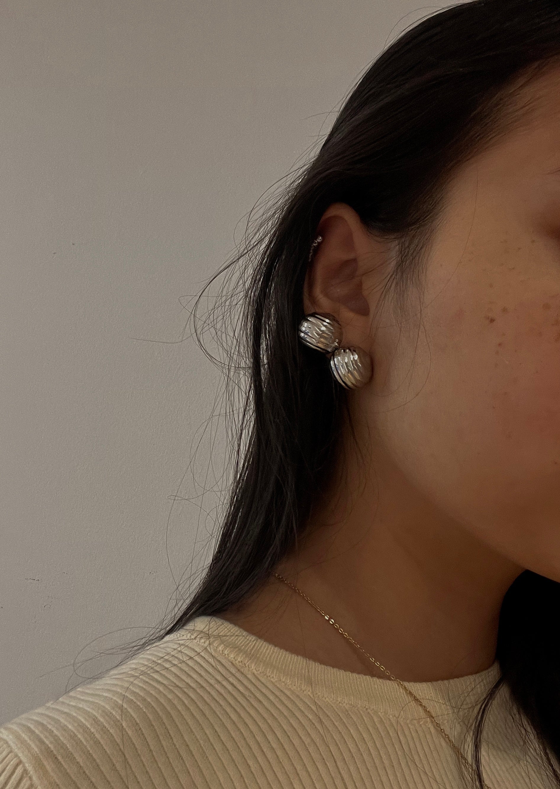 PENDIENTES BALL ACERO PLATA